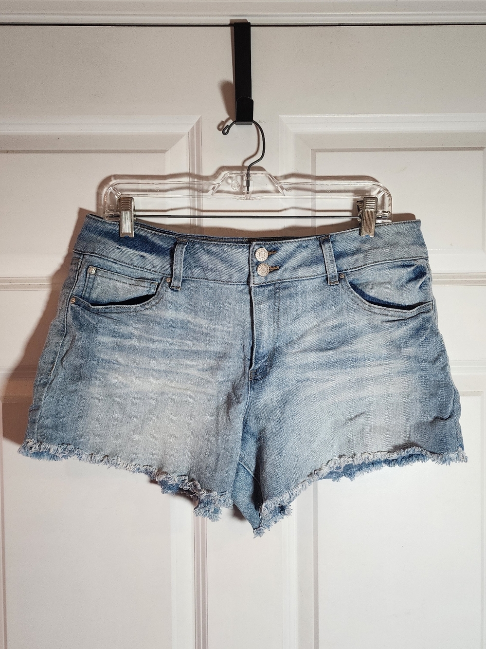 Refuge Light Wash Denim Frayed Hem Women's Shorts Sz 14